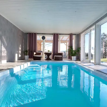 Cosy Family With Pool *
